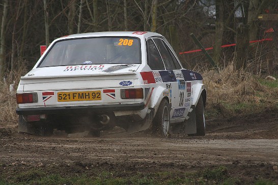 La grosse attaque pour rester au contact des Porsche.(photo JM COTTERET)